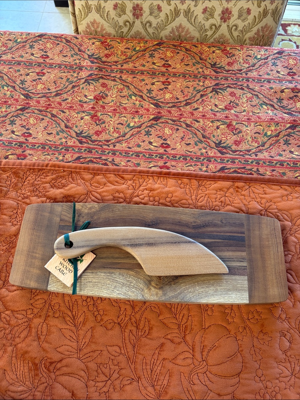 Beautiful Myrtle wood cheeseboard and cutting knife set.